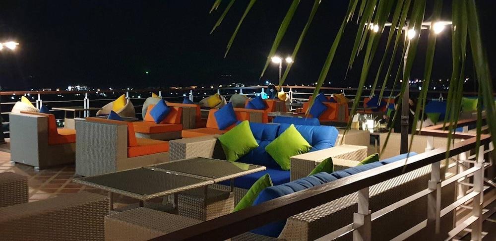 The View Rawada Phuket Hotel Rawai Екстериор снимка